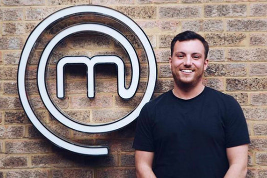 يصف MasterChef Final 2021 ، مايك تومكينز ، منتجات Santokuknives بأنها "الأفضل في اللعبة"