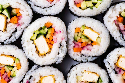استمتع بعلاج ياباني نباتي - Levegan Katsu Curry و Tofu Sushi Rolls